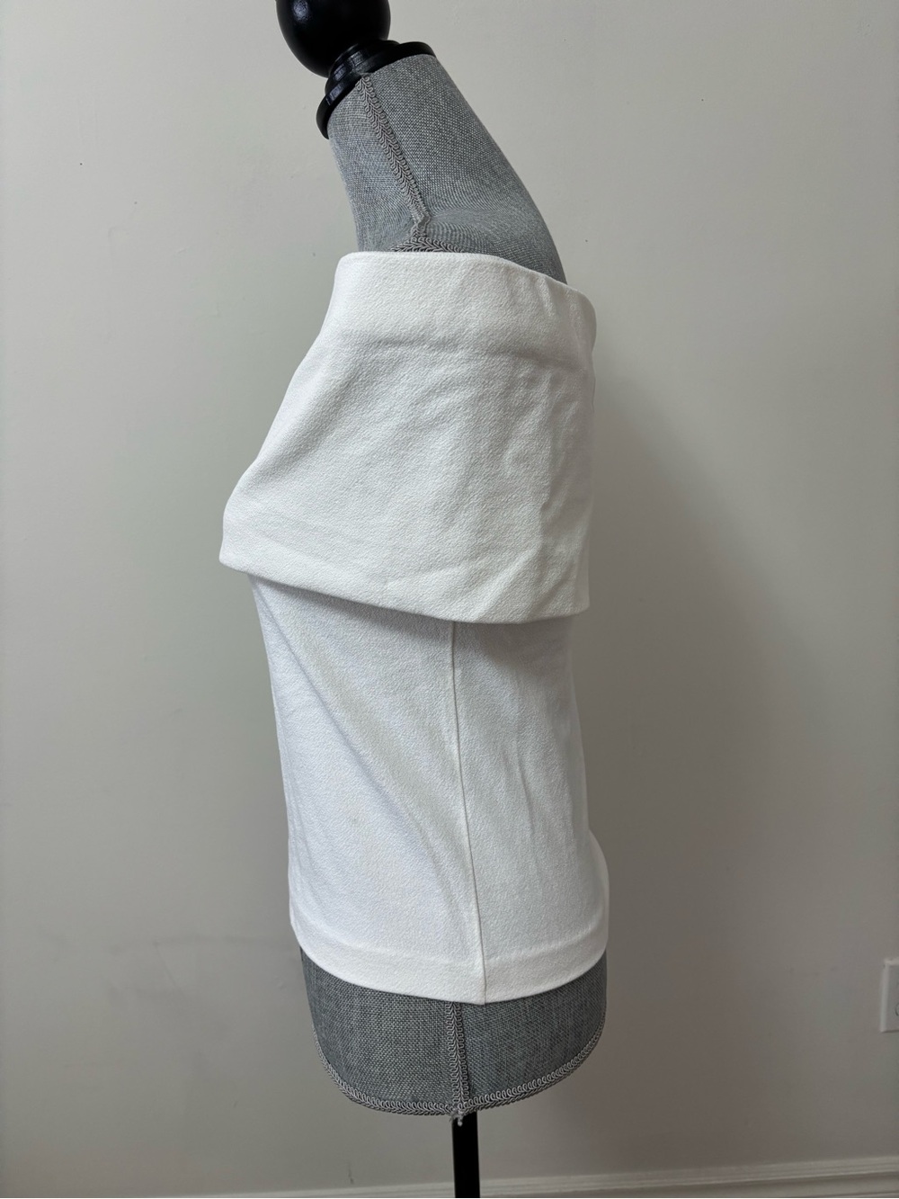 Club Monaco Off-Shoulder White Women’s Top - Picture 3 of 5